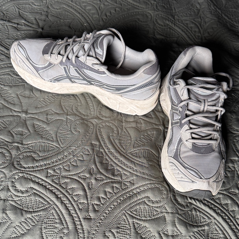 ASICS - Picture 4 of 6